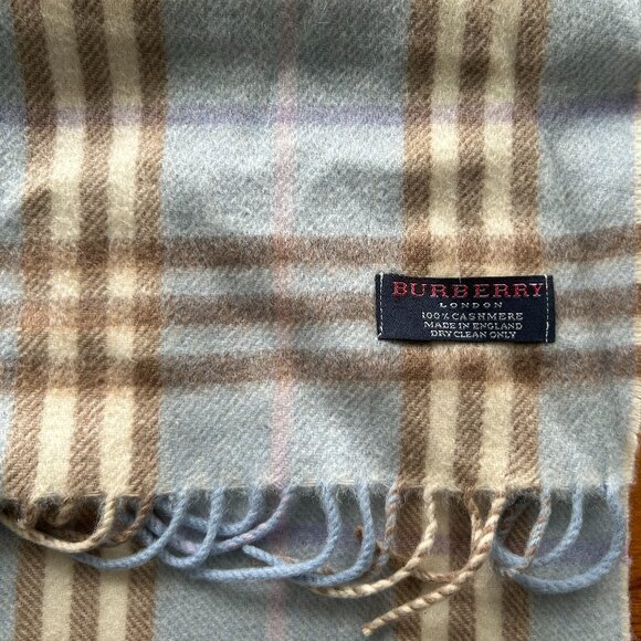 Burberry cashmere scarf - Picture 3 of 3